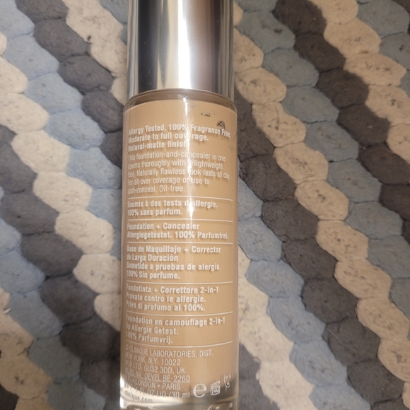 Clinique Beyond Perfecting Foundation - Picture 2 of 3